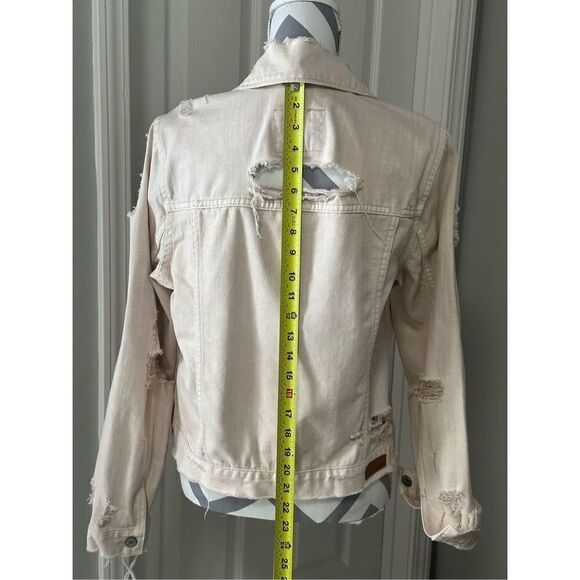 Abercrombie & Fitch light pink ladies destroyed denim jacket - Picture 7 of 11